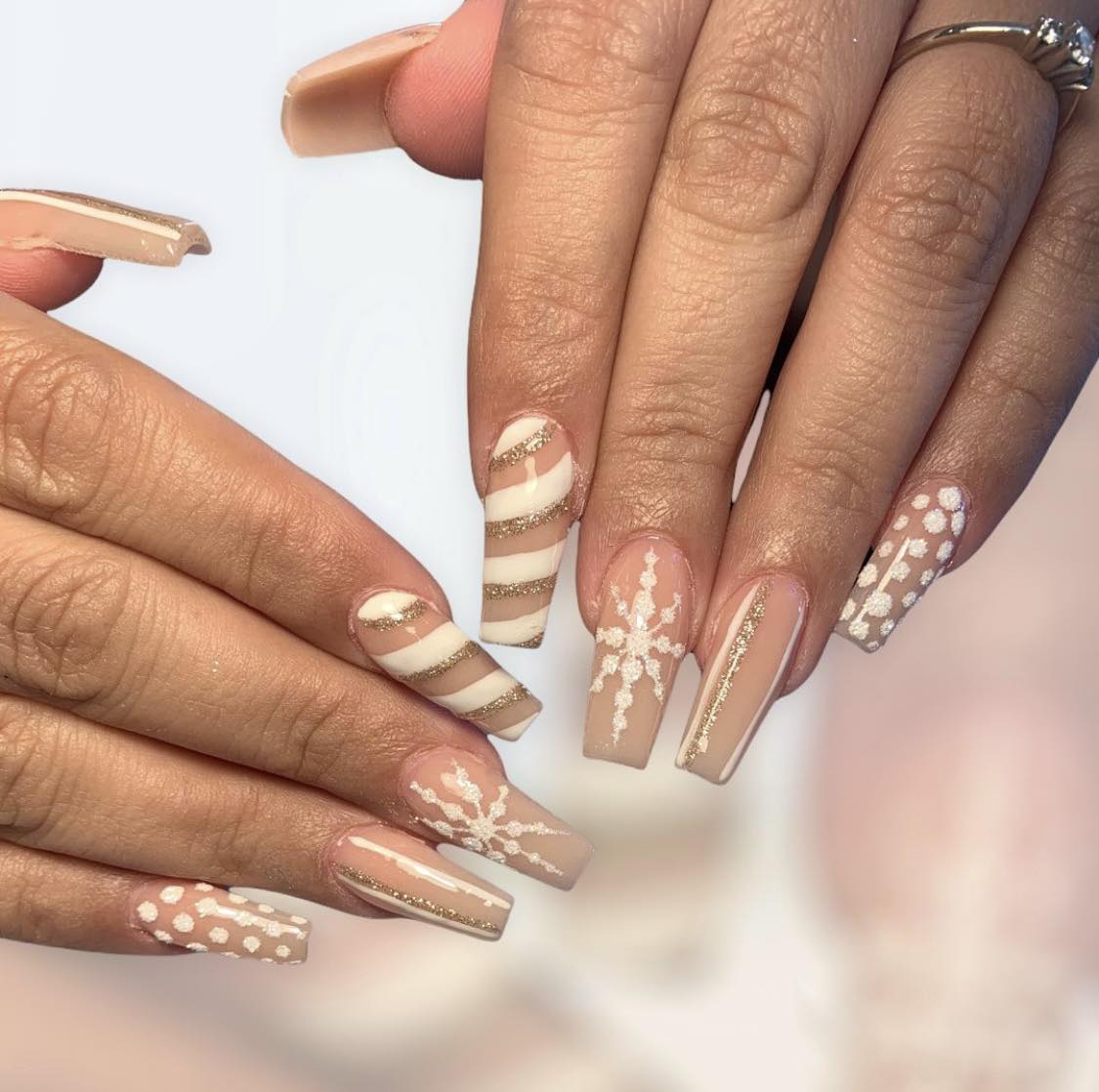 Ongles d'hiver en forme de ballerine blanche