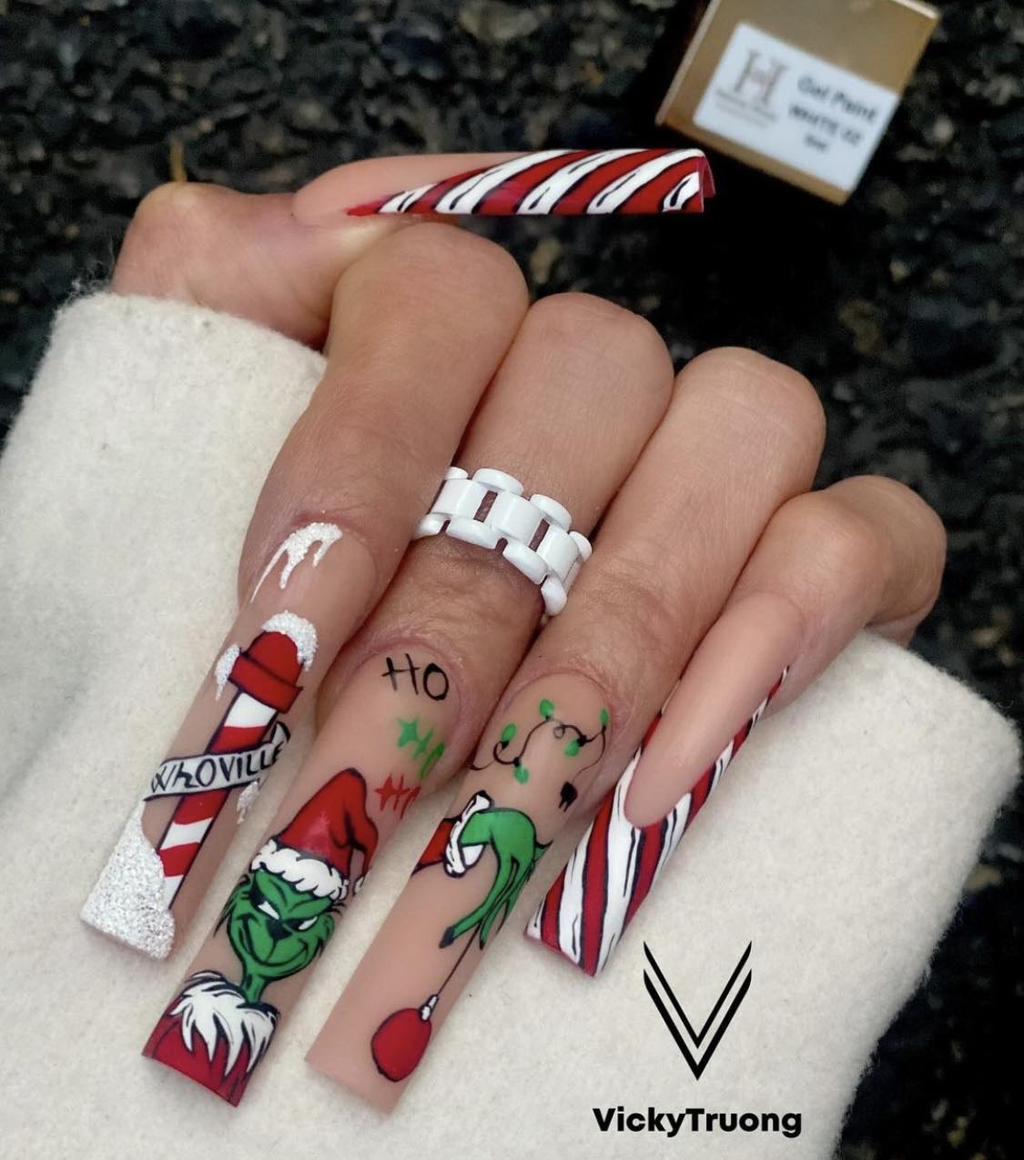 Ongles d'hiver du Grinch