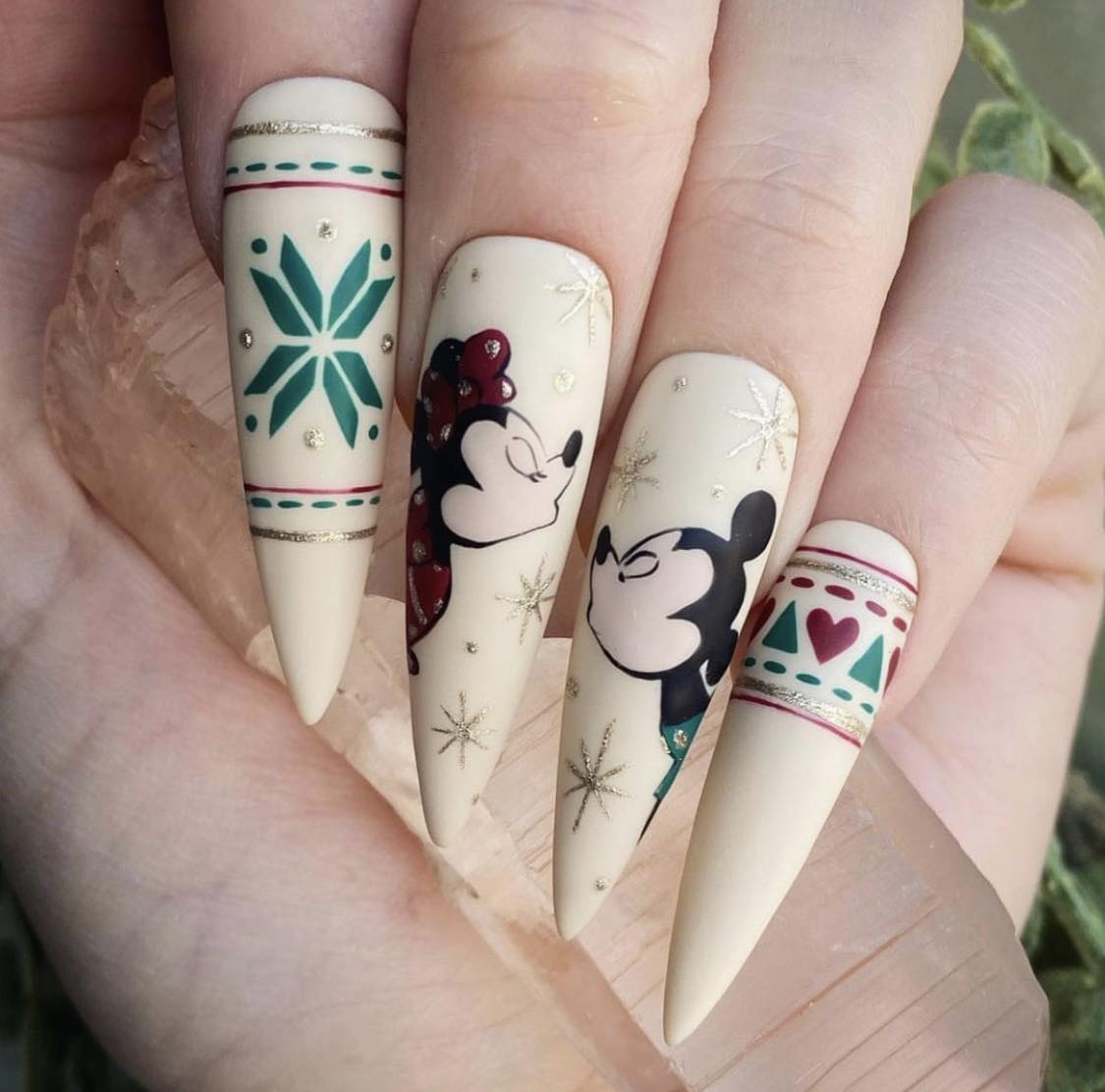 Ongles de Noël Disney marron clair