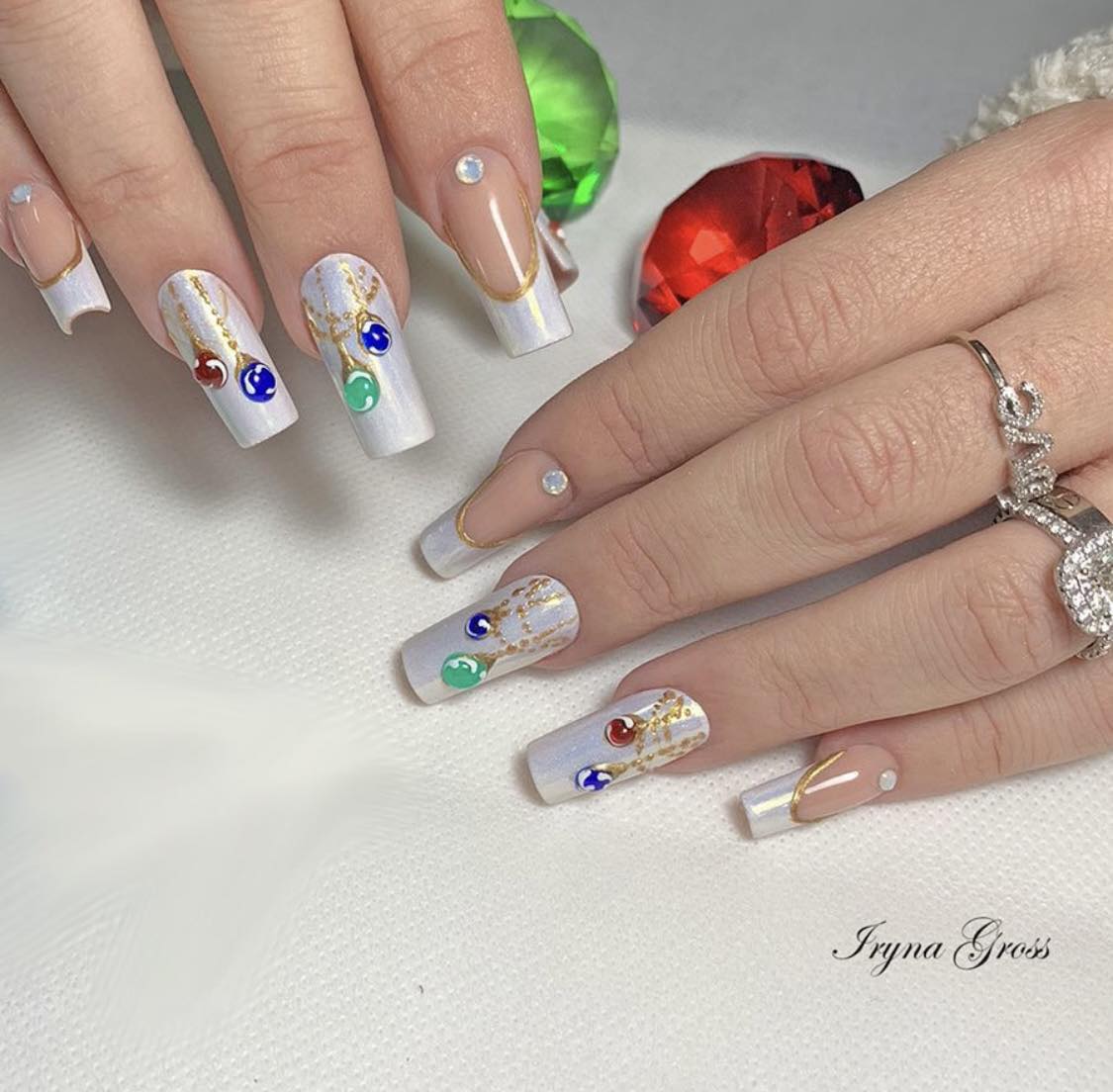 Ongles de Noël blancs chromés