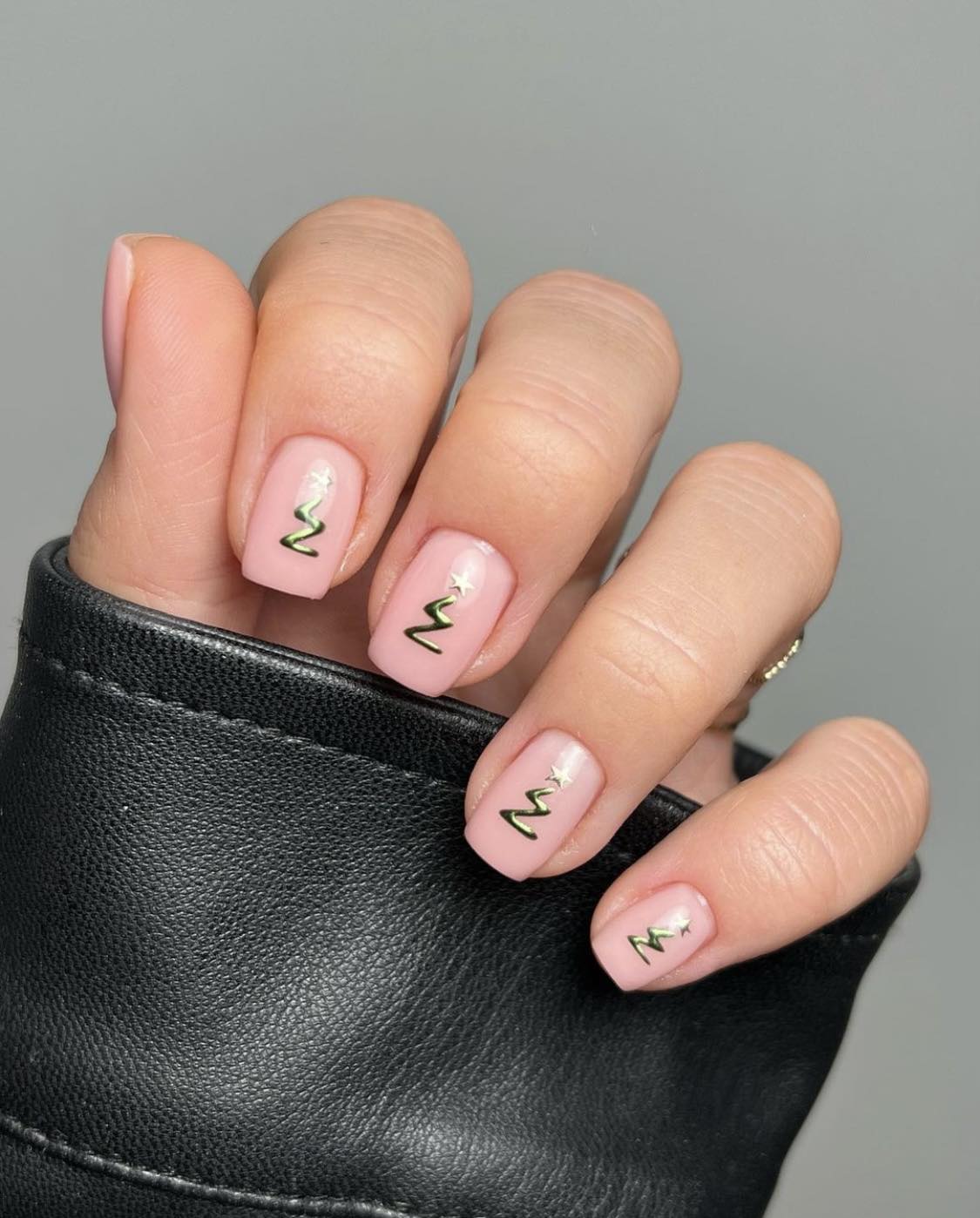 Simple Christmas Gel Nails Design