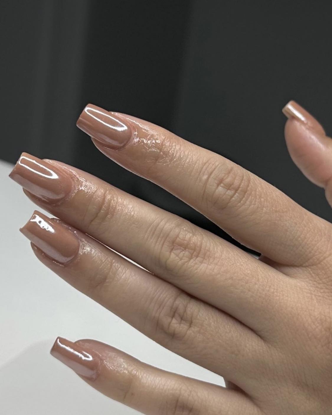 Ongles chromés marron clair