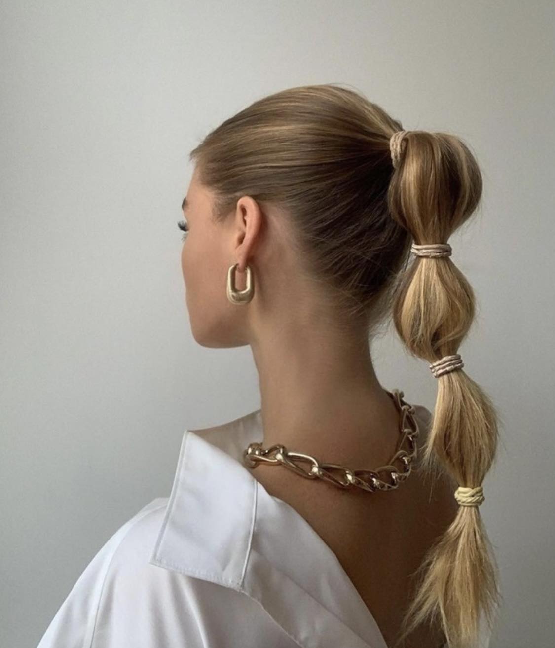 Penteado de rabo-de-cavalo com bolha e elegante