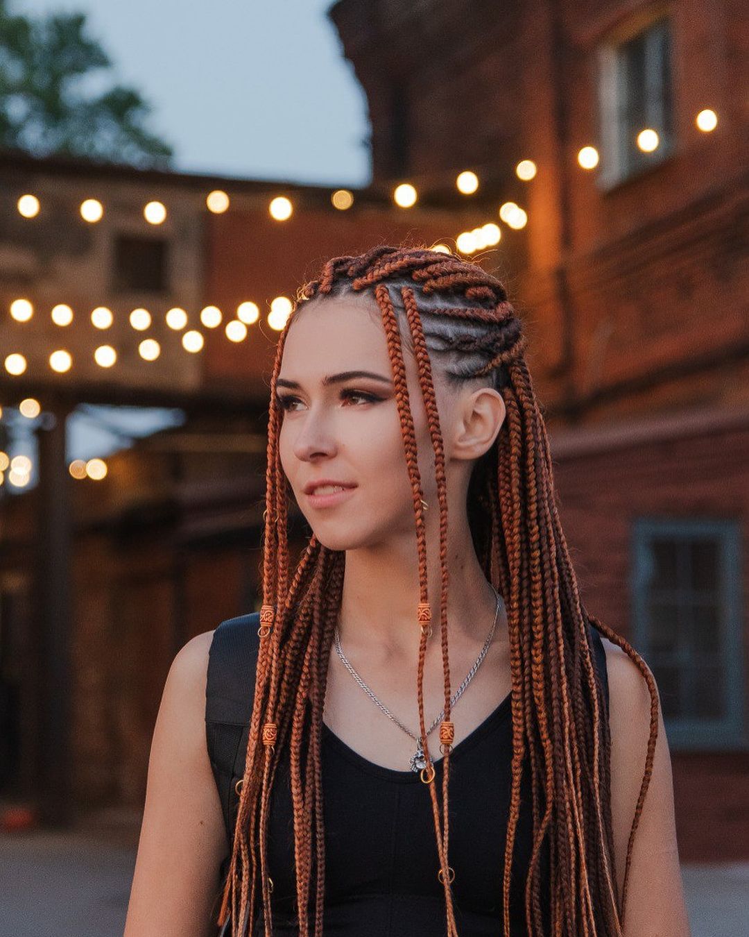 multi trenzas afro con dibujo