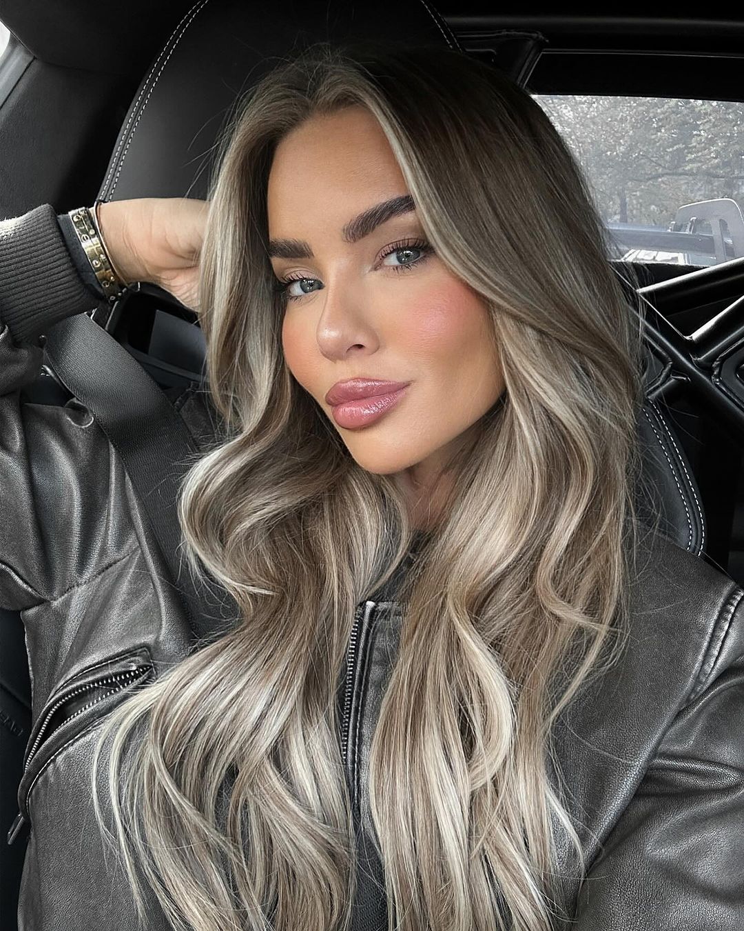 ashy baby highlights fall hair color