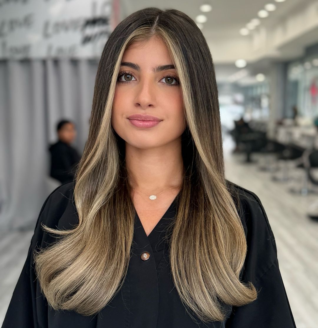 blond balayage encadrant le visage