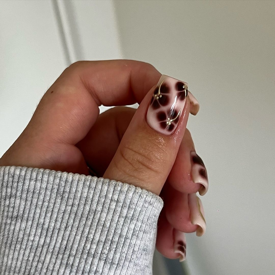 brown floral fall short nails