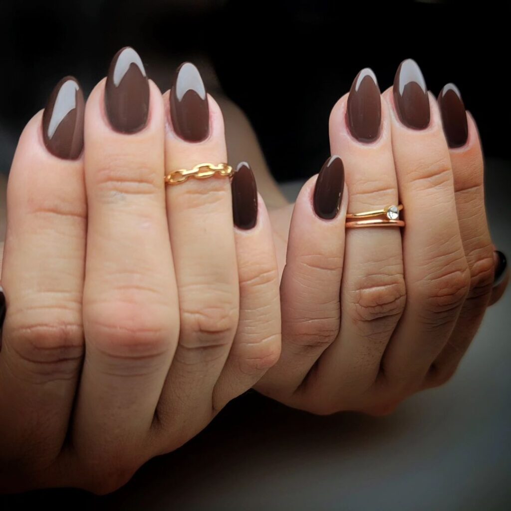 ongles en gel au chocolat et aux amandes