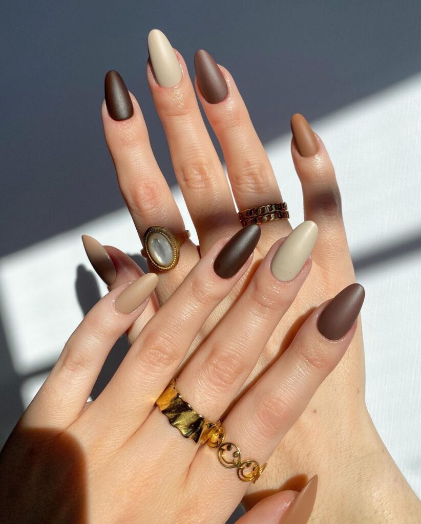 Unhas com gradiente de sabores de chocolate