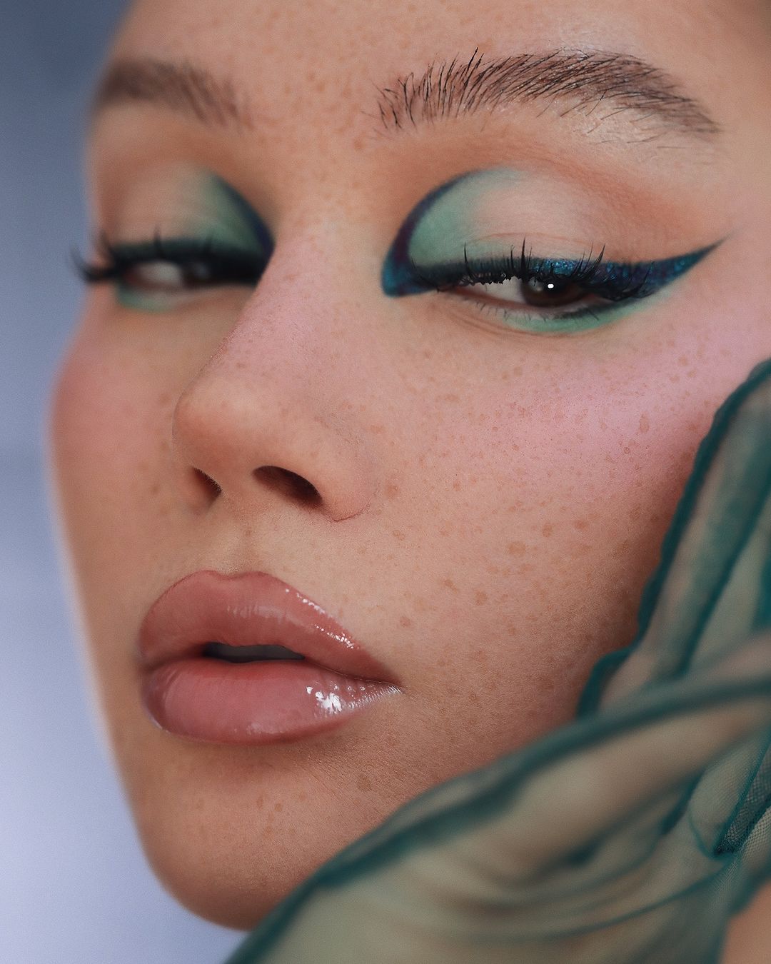 colibri wings green smokey eye