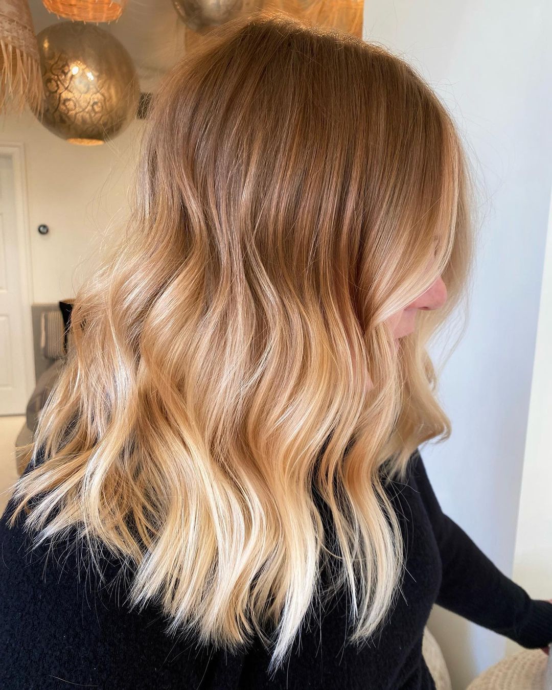 Le cuivre est la couleur d'automne par excellence pour les blondes