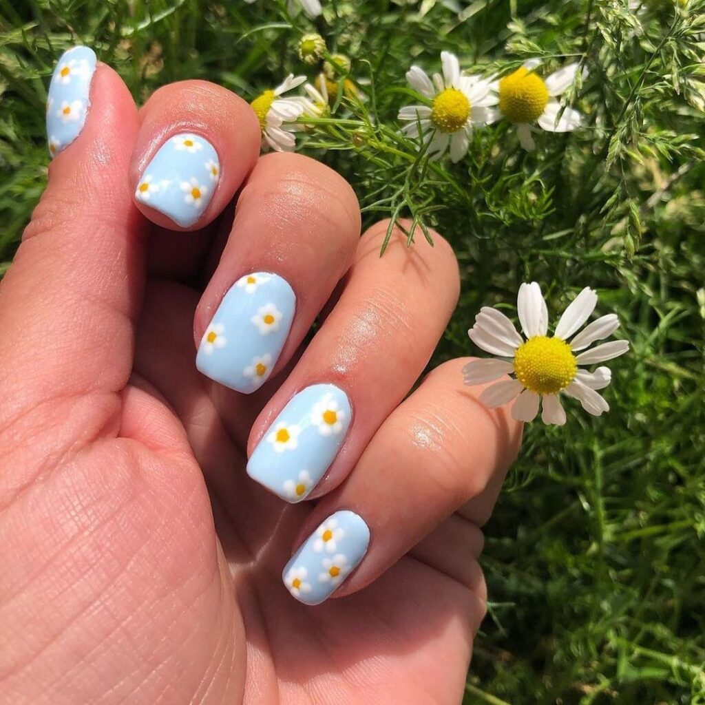 Daisy Short Gel Nails