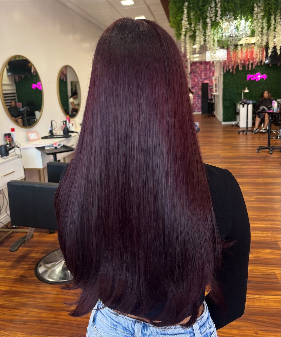 look capelli lisci bordeaux scuro