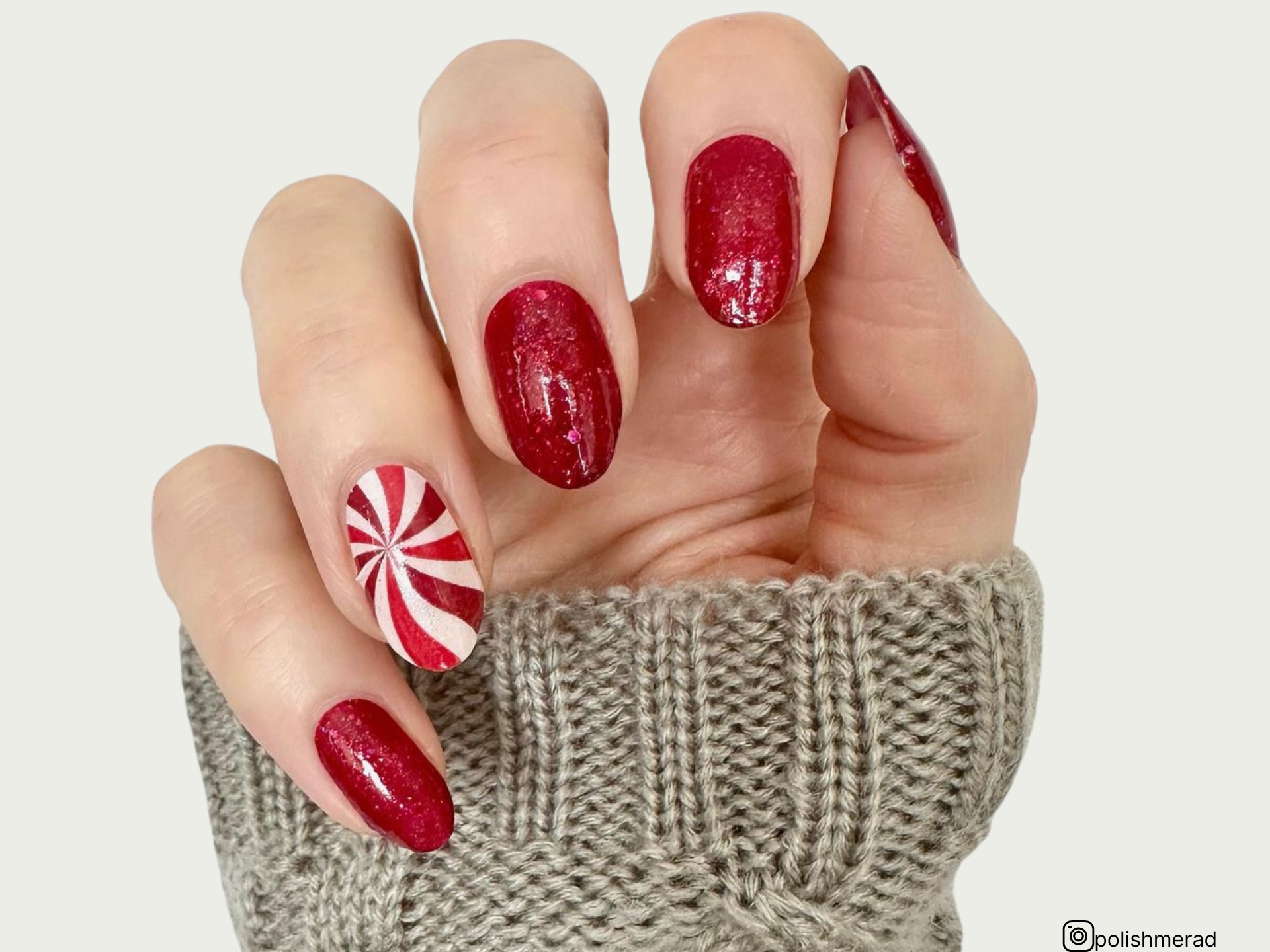 uñas de navidad rojas y blancas