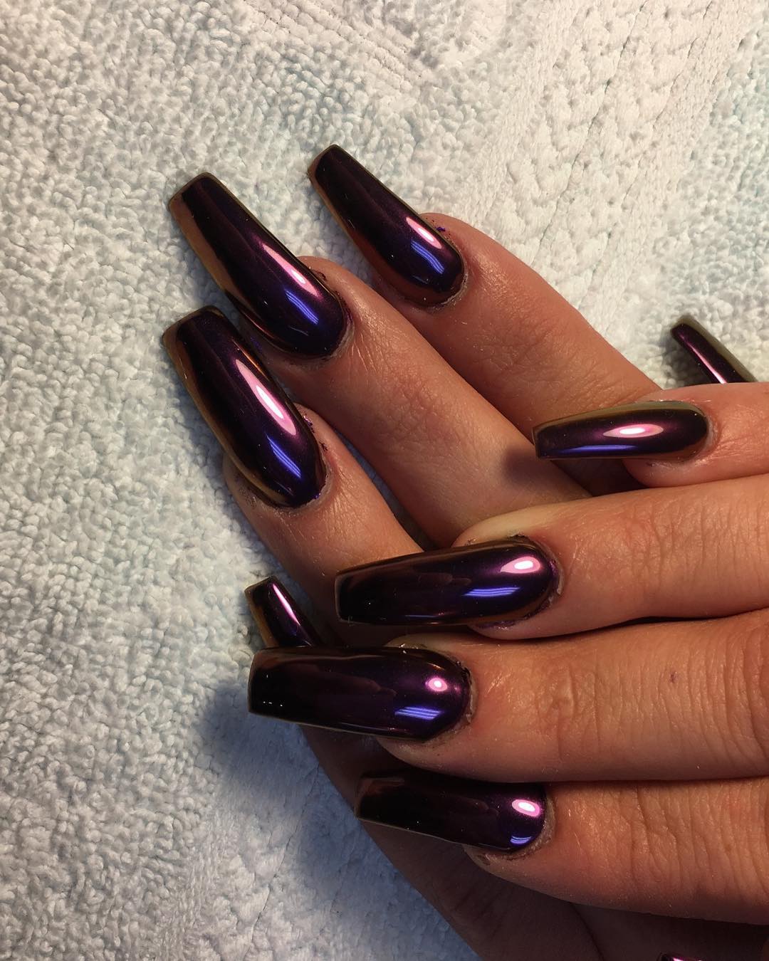 ciel violet profond ongles chromés