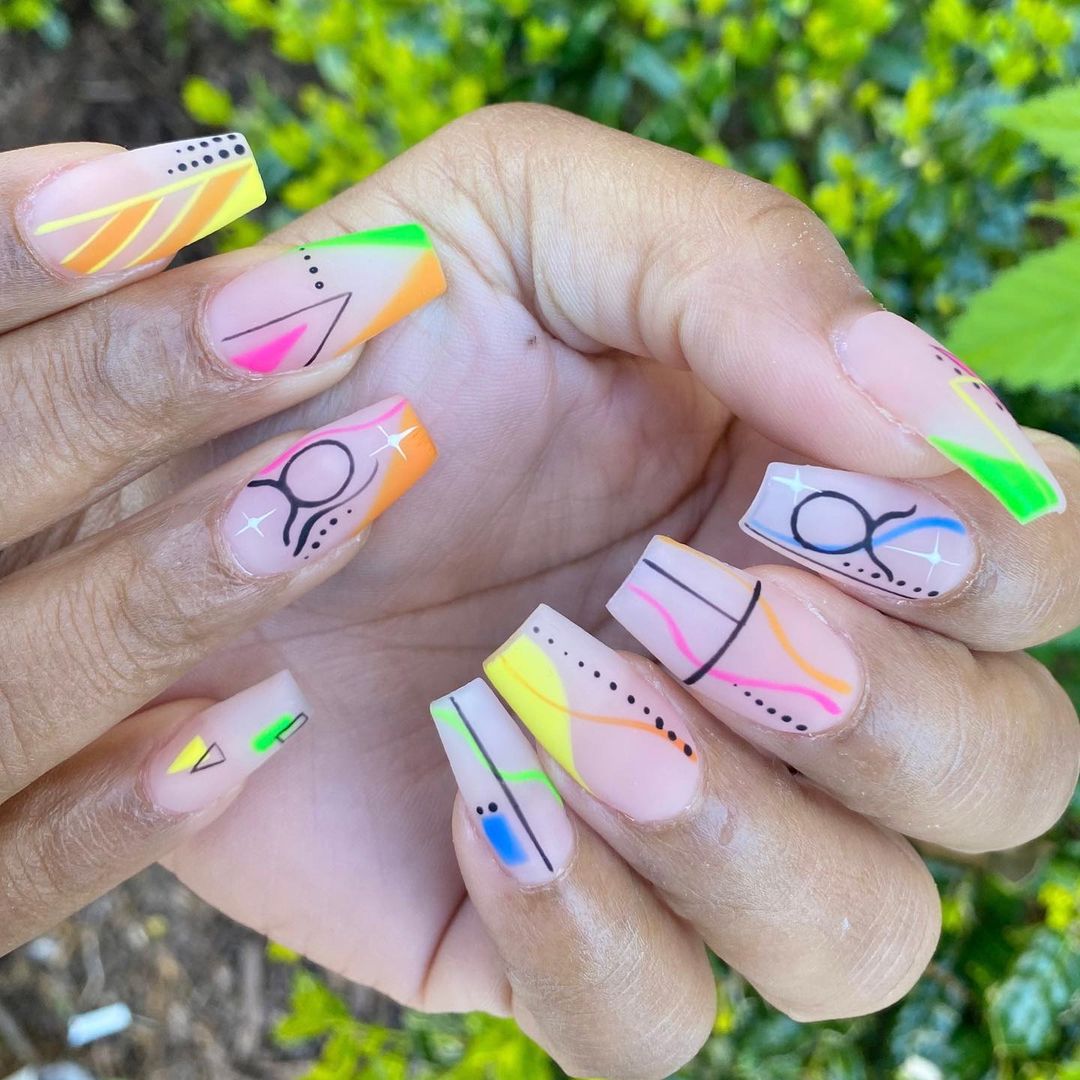 everything geometric taurus nails