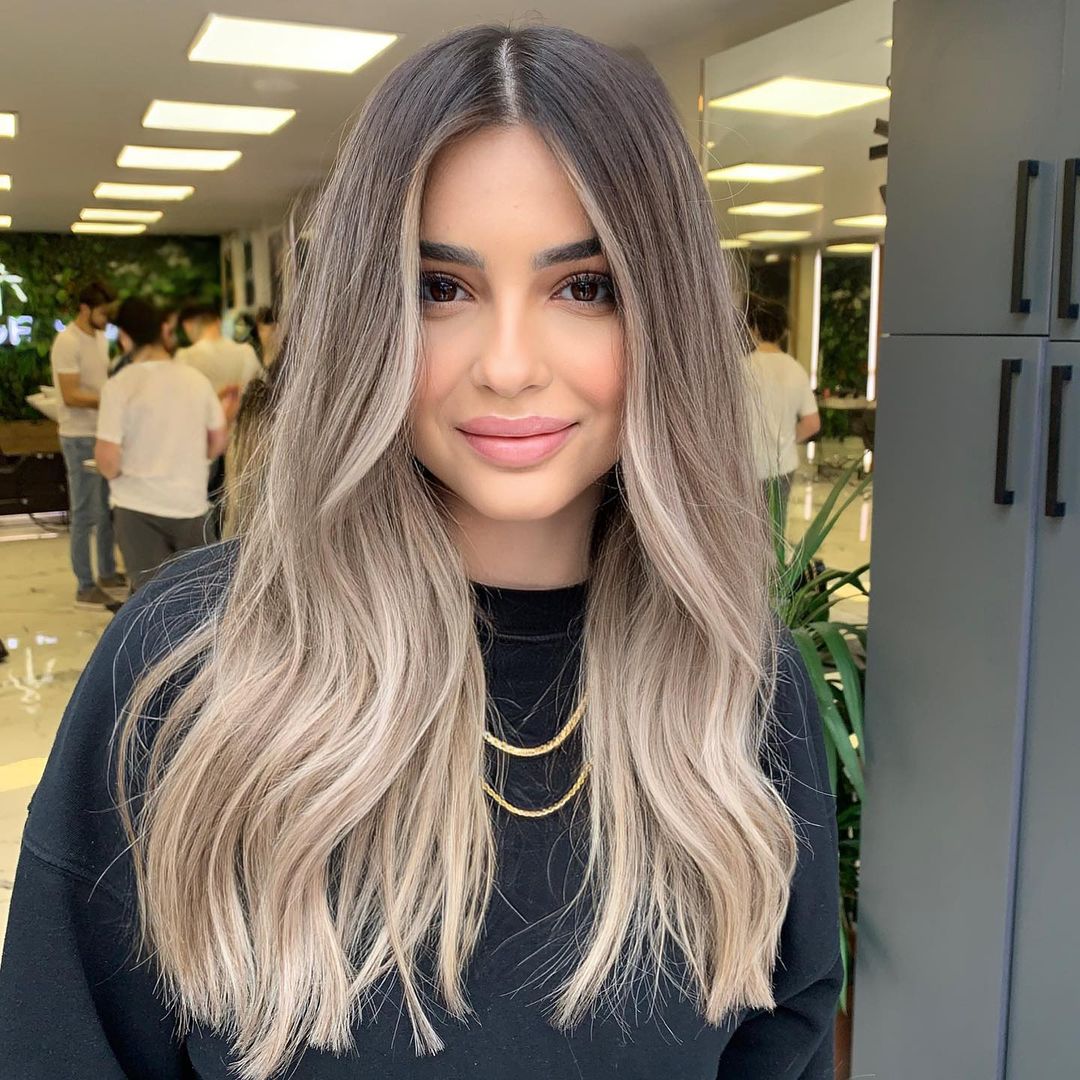 cabelo balayage para emoldurar o rosto