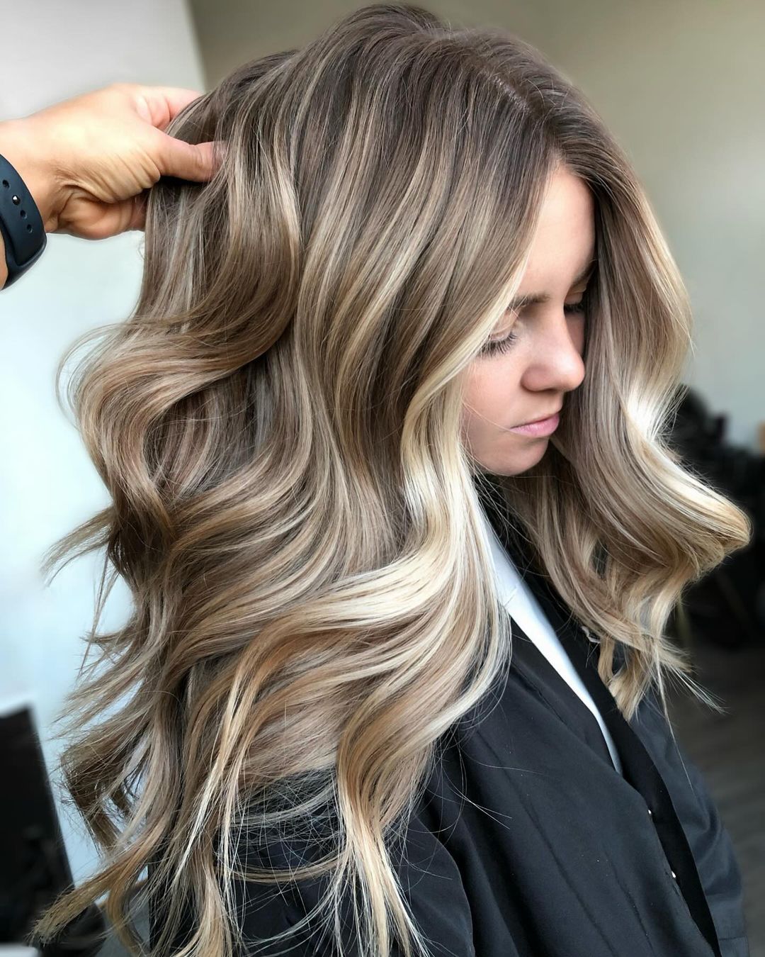 balayage biondo autunnale con lowlights