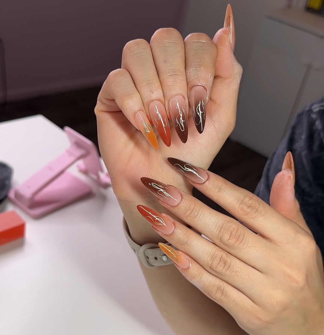 flammes d'automne sur les ongles