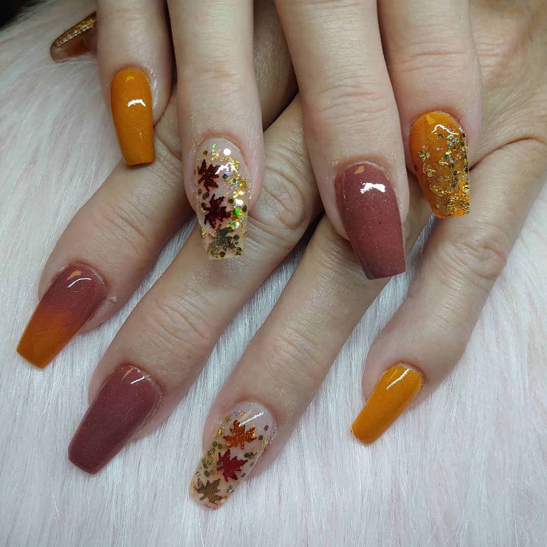 feuilles tombées acrylique nail design