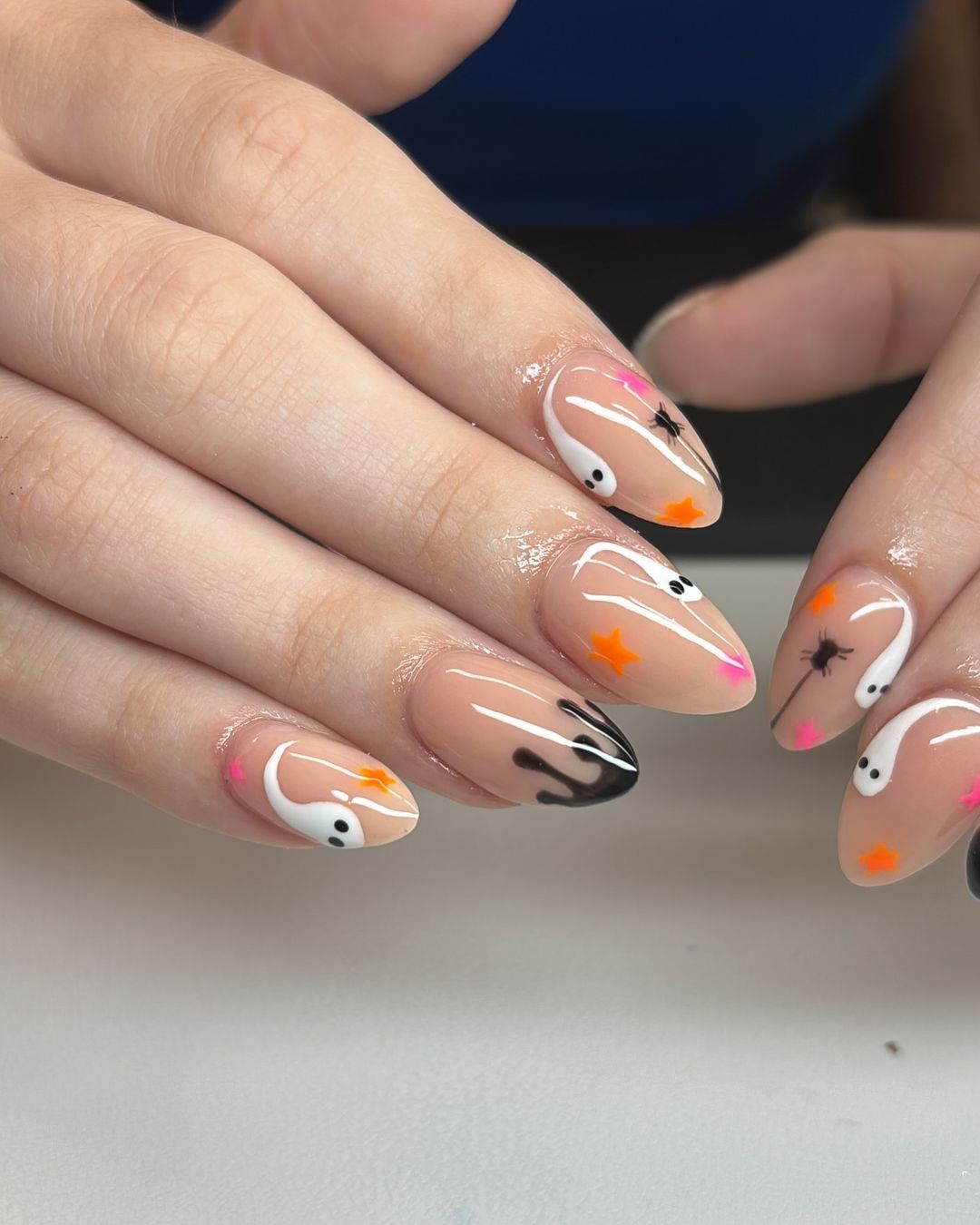 divertidas uñas cortas fantasma de otoño