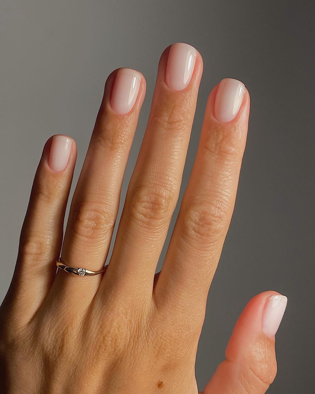 le gel est de retour les ongles minimalistes