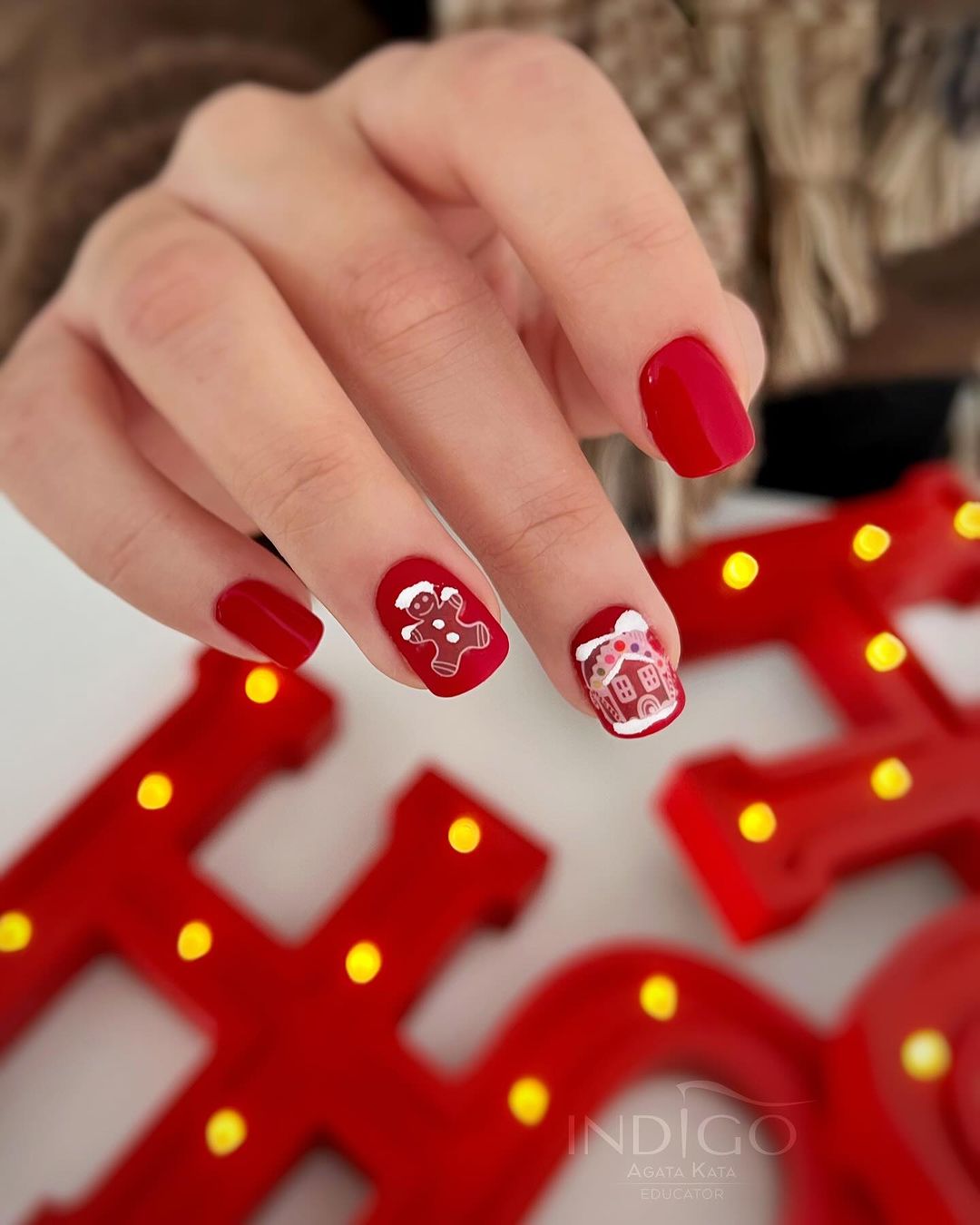 unhas de natal em forma de pão de mel