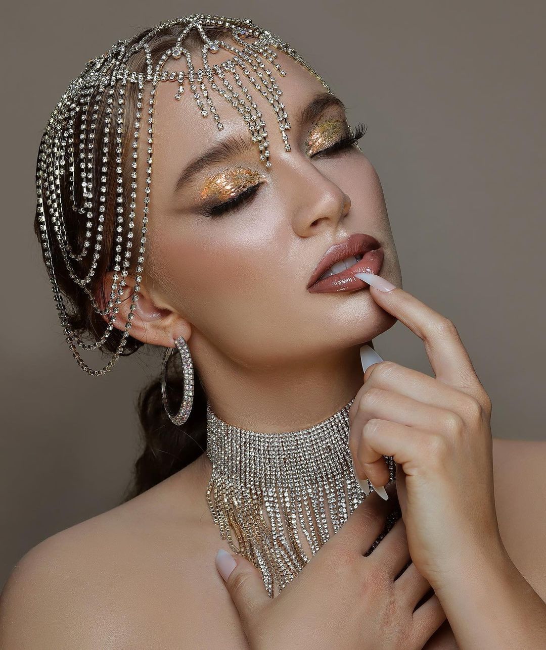 glamorous nye makeup look