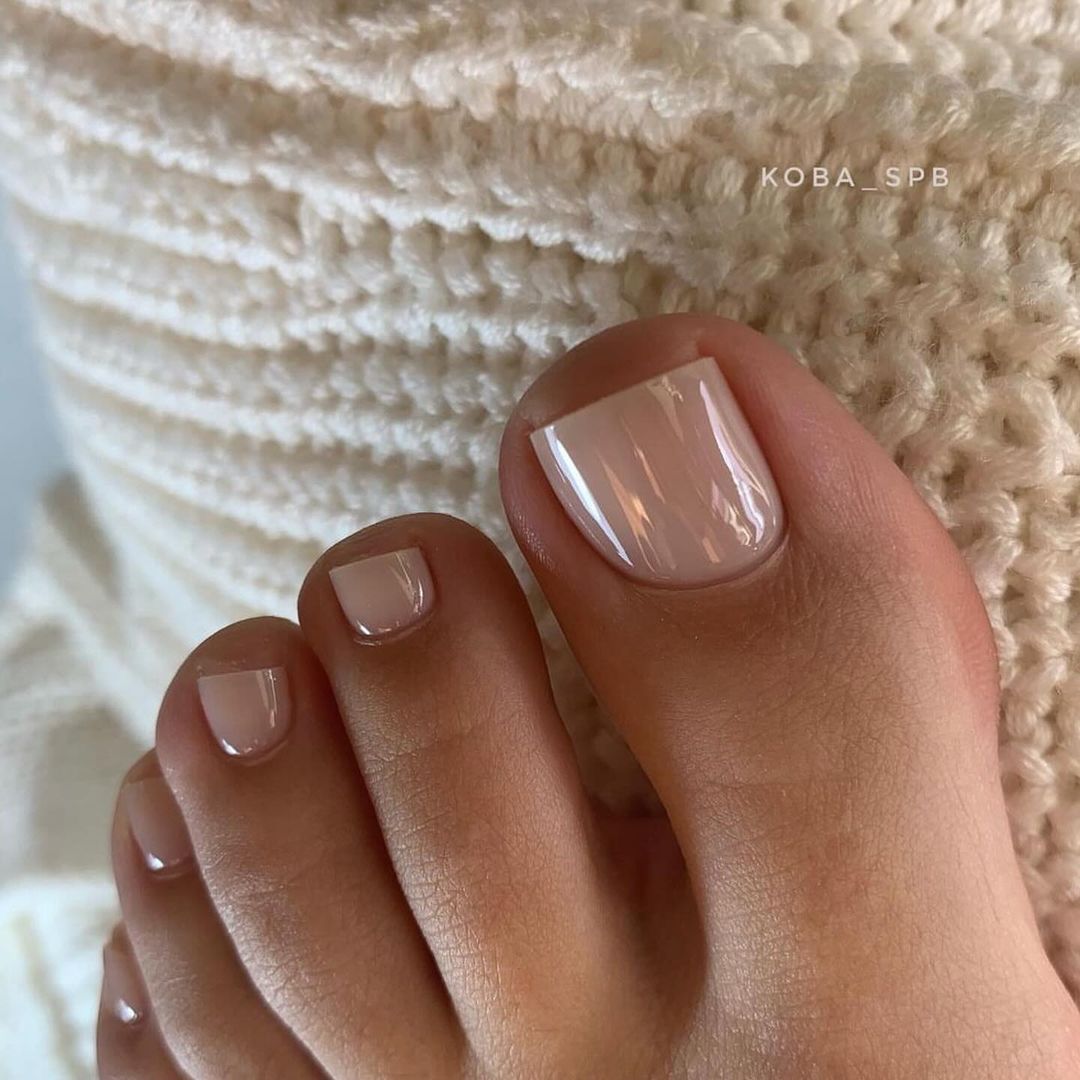 glazy-dream fall-colored pedicure