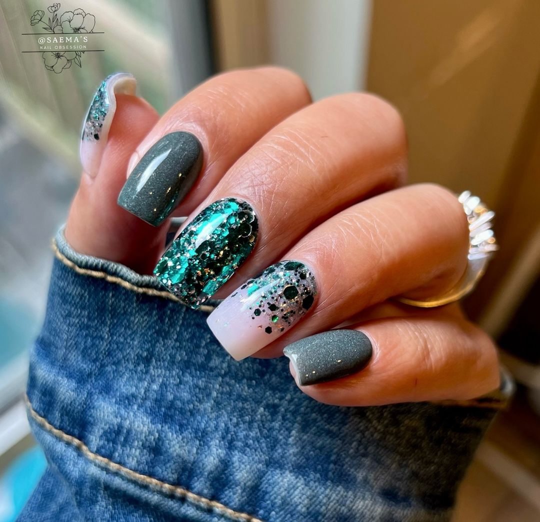 glitter dip manicure for short square nails