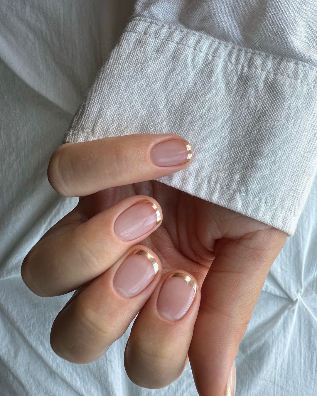 golden tips minimalist nails