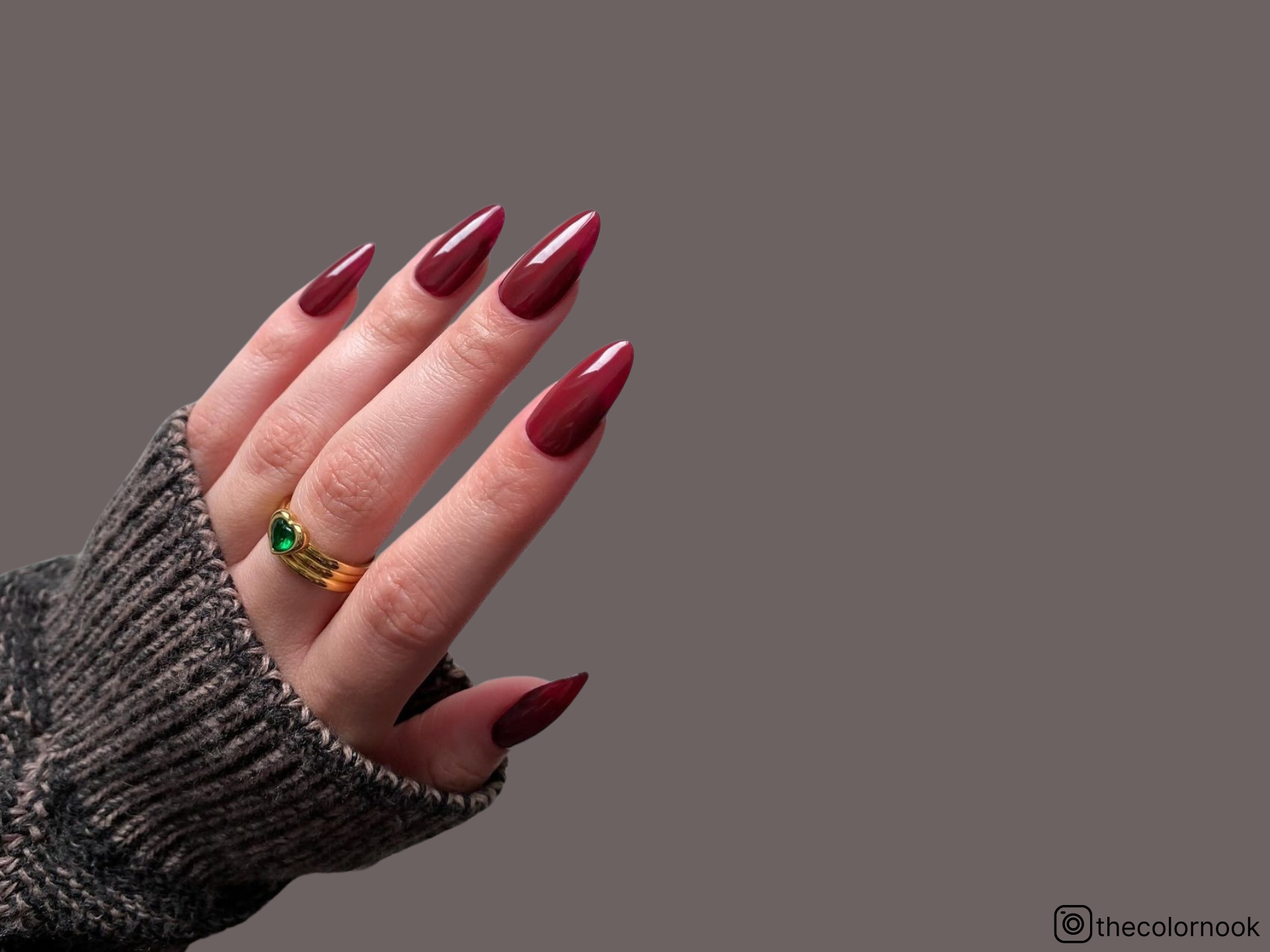 Entrez dans l'ambiance de l'automne avec ces ongles brillants cerise moka