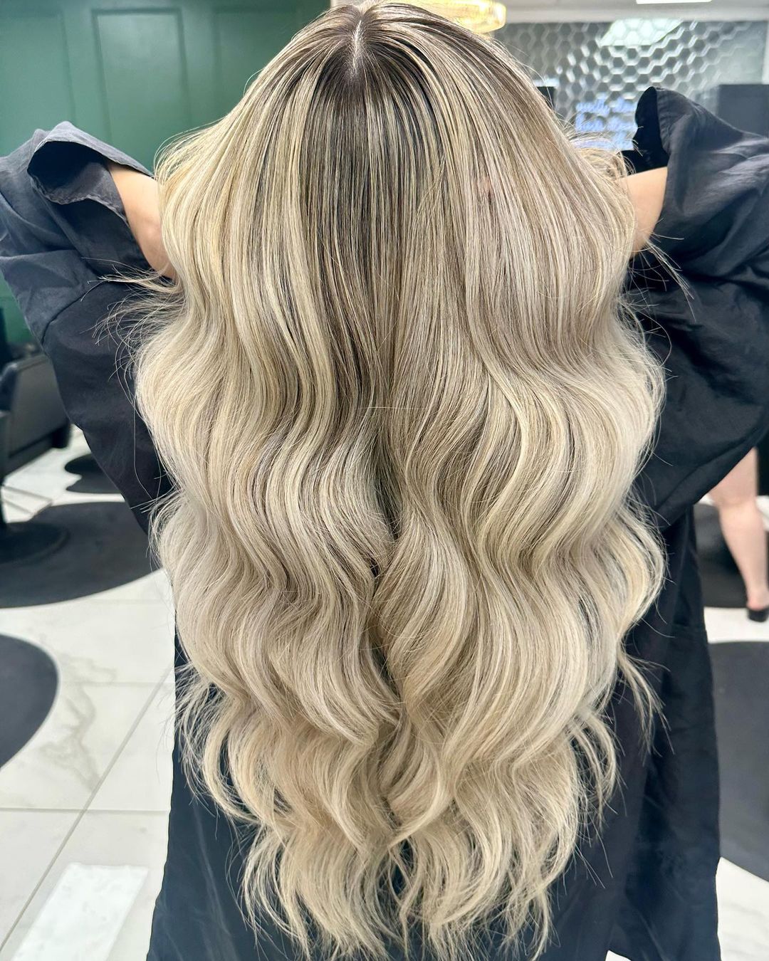 balayage blond au café glacé