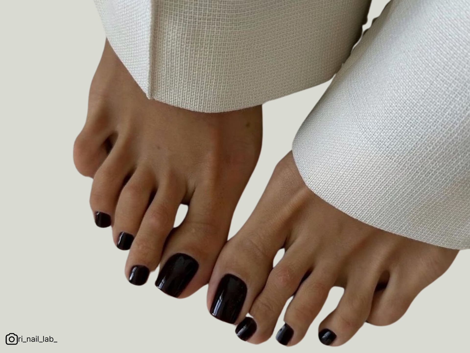 Nunca es tarde para las uñas de los pies y la pedicura de color otoñal