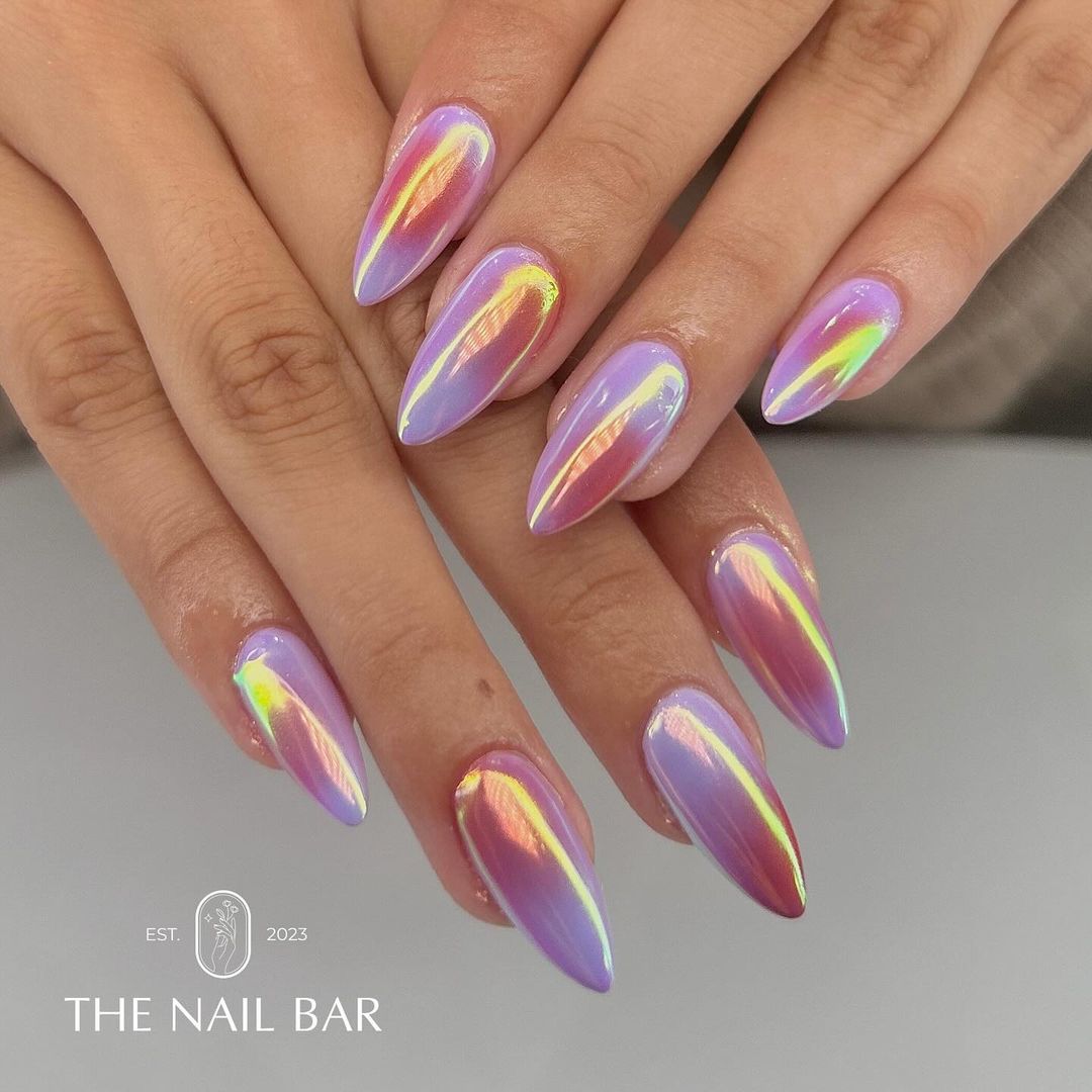 lavande chrome aura nails