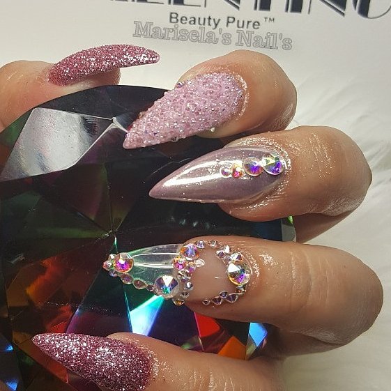 uñas stiletto cromo lavanda