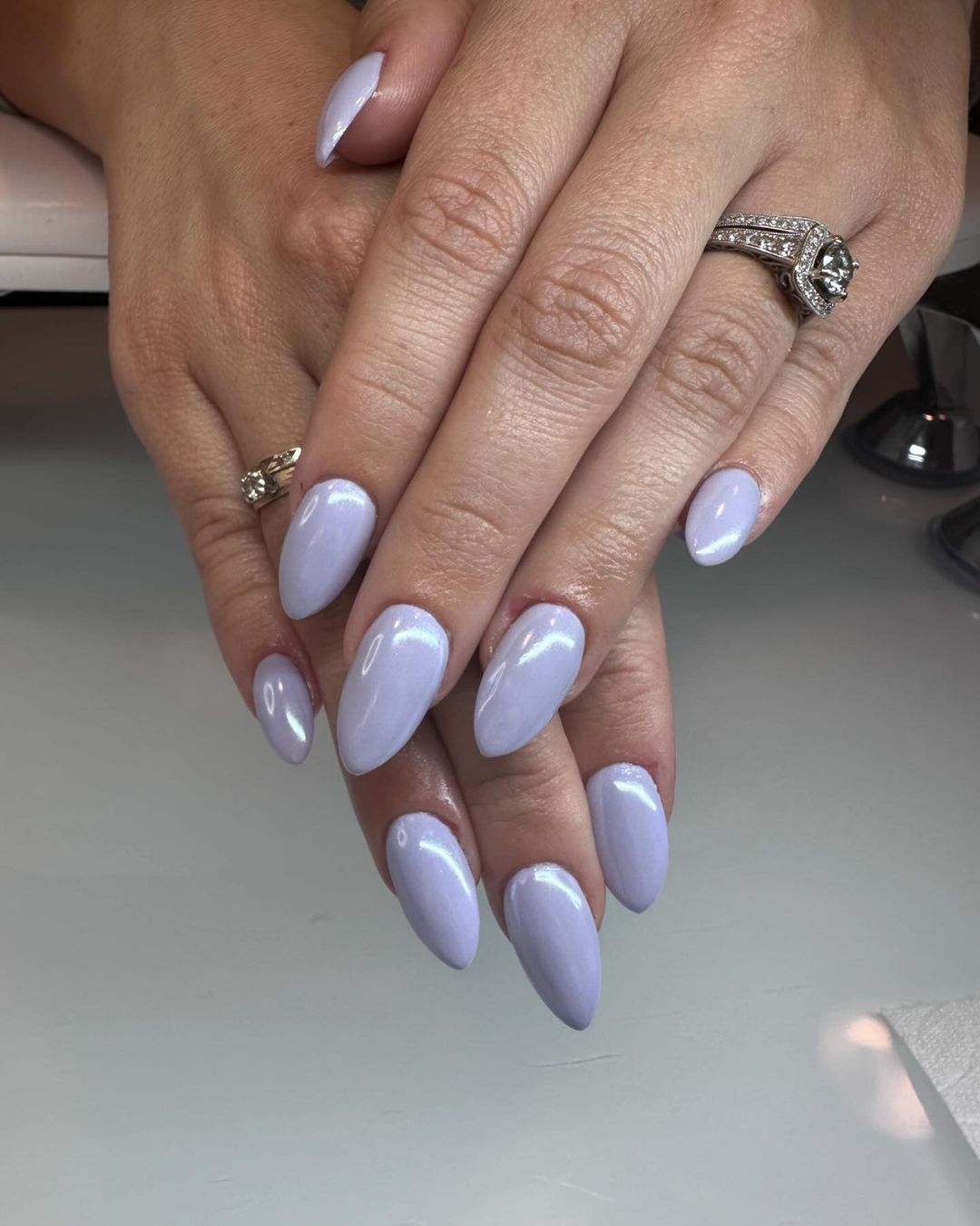 unhas de donut com cobertura de lavanda