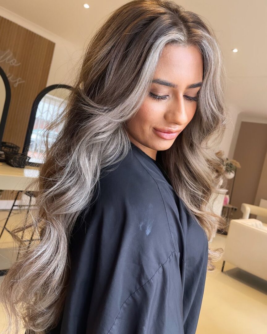 20 tonos de pelo castaño claro para redefinir la perfección