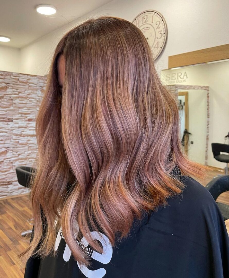 20 tonos de pelo castaño claro para redefinir la perfección