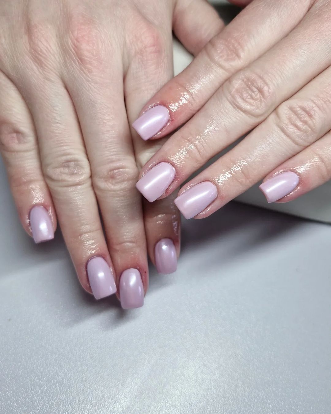 lilas avec ongles chromés lavande