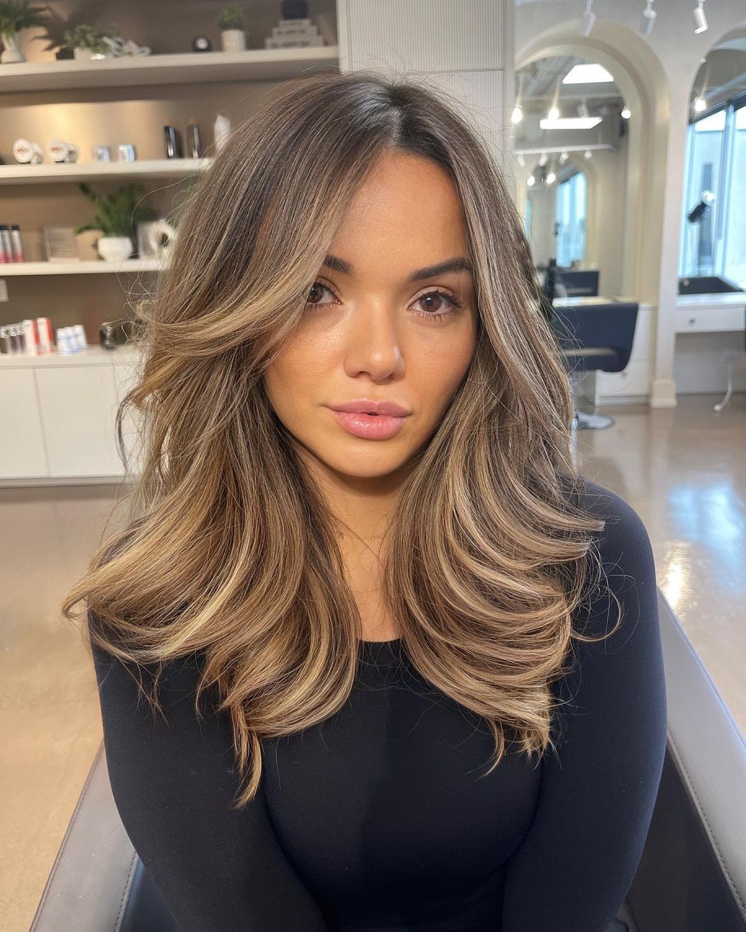 balayage biondo di media lunghezza