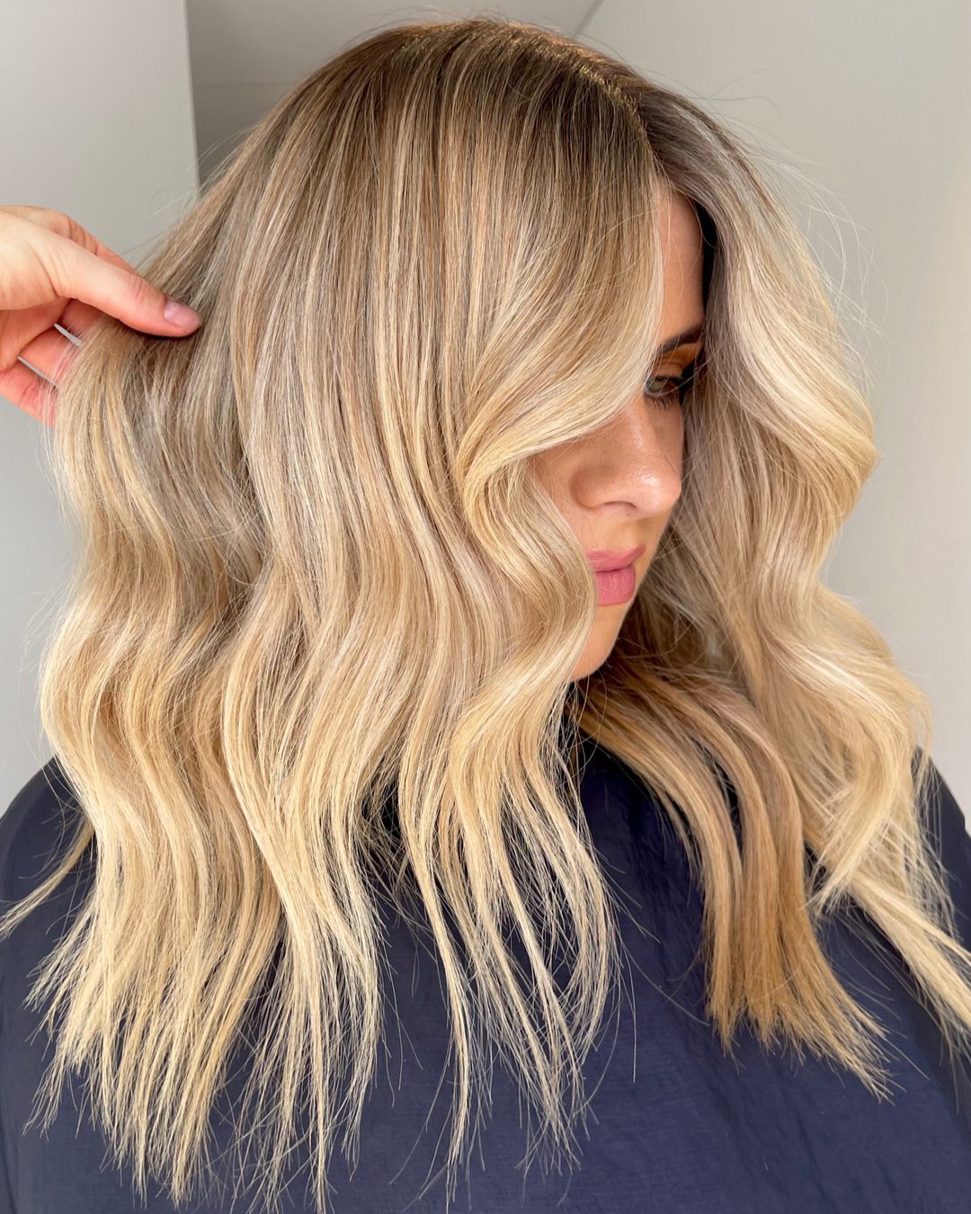 Coloration d'automne caramel fondant pour les blondes