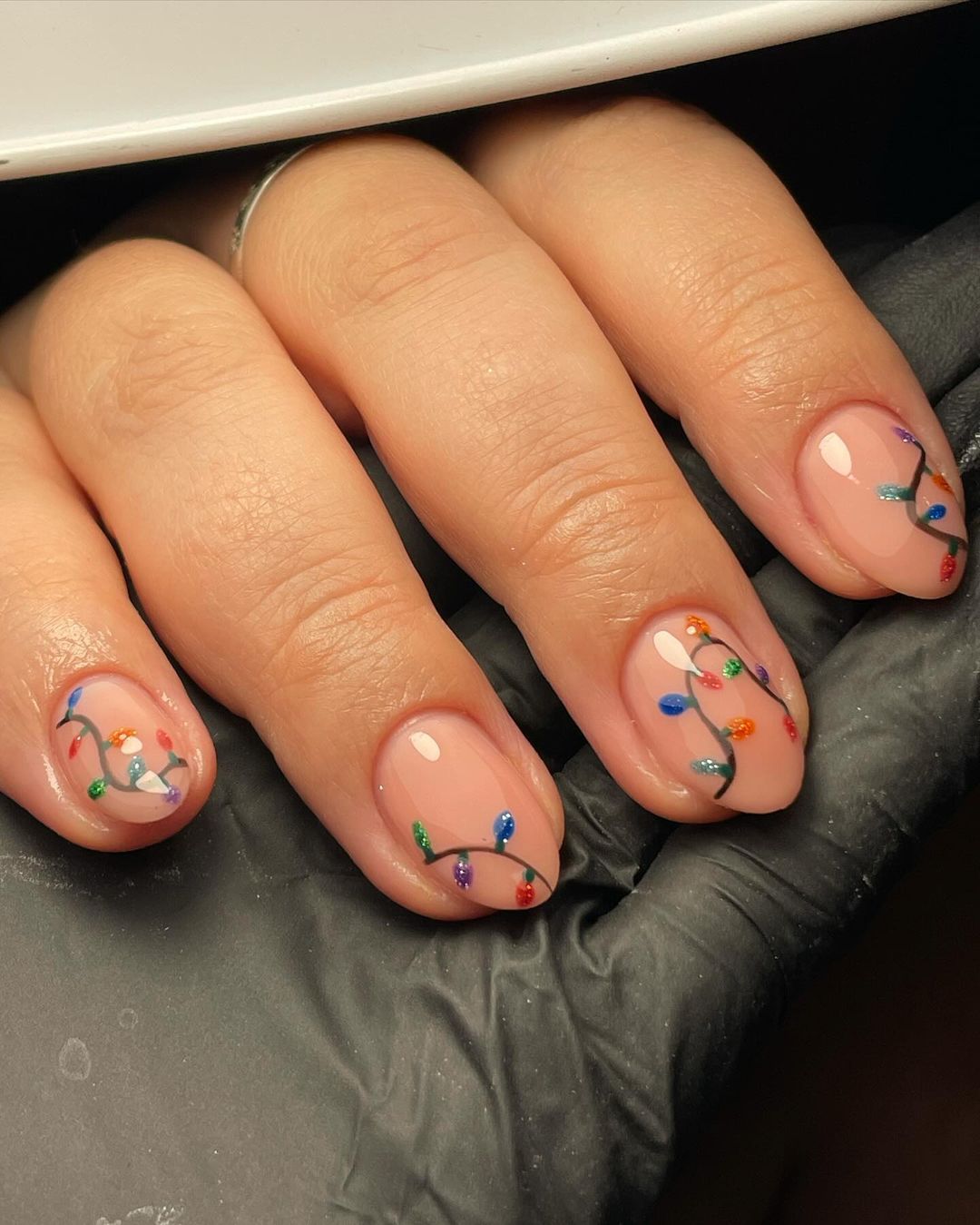 unhas de natal bonitas e alegres em gel