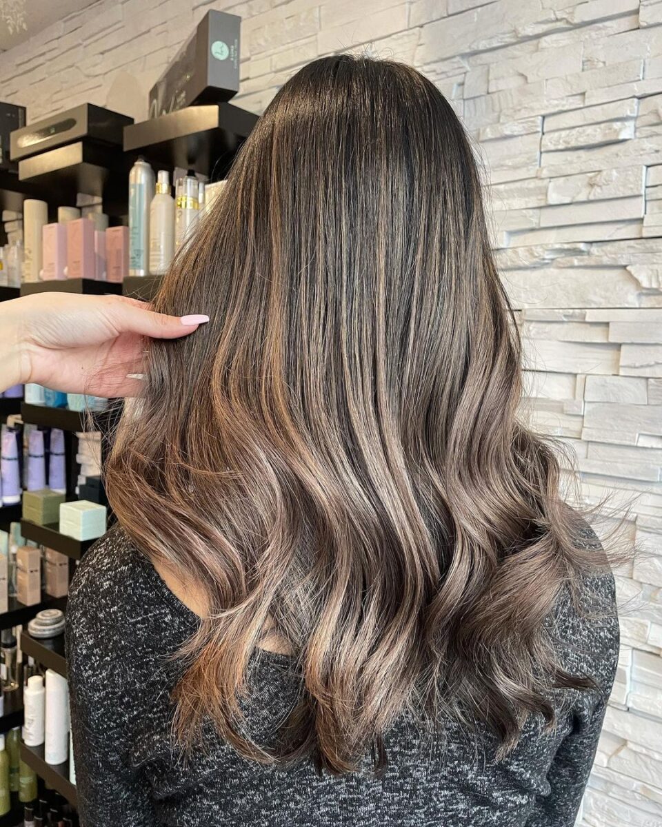 20 tons de cabelo castanho claro para redefinir a perfeição