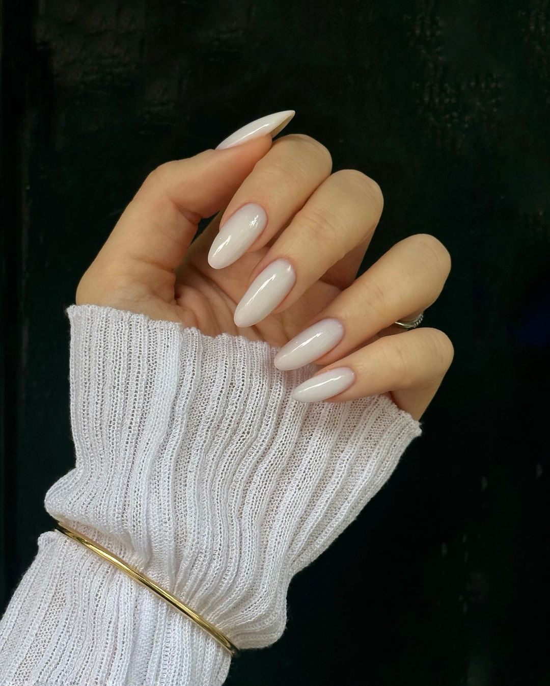 ongles d'automne neutres blanc laiteux