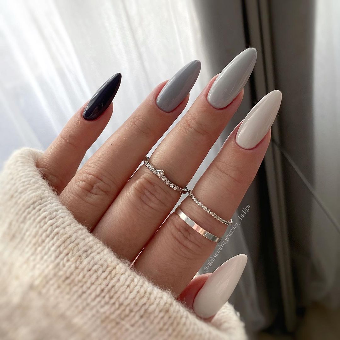 ongles gris céleste atténués