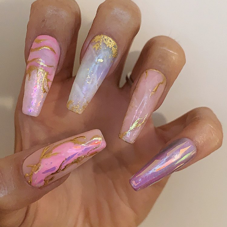 mystical nails with marble effect