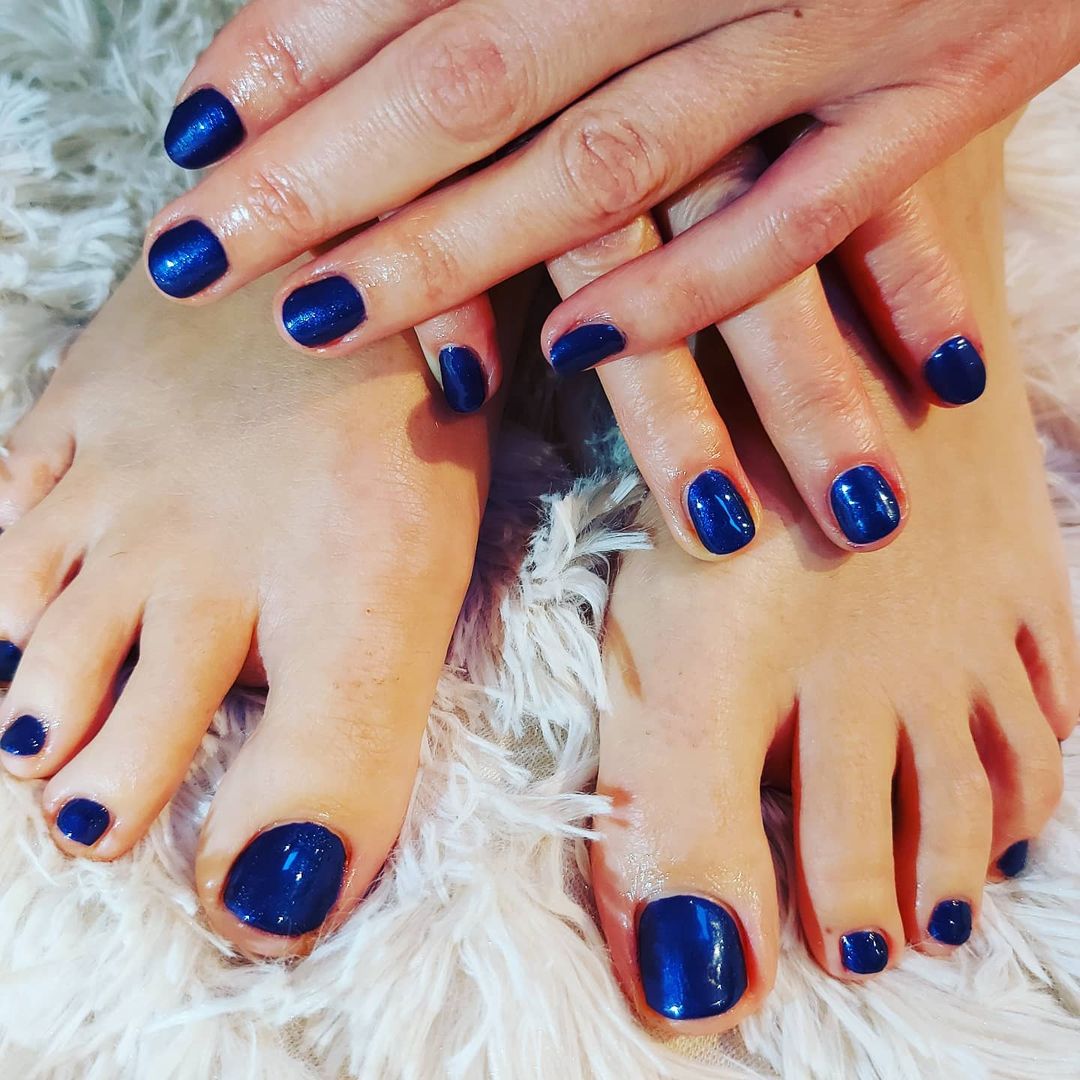 navy gel toenail design