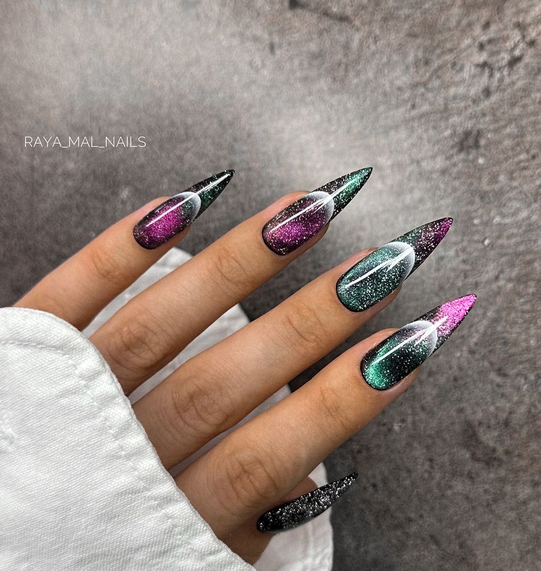 diseño de uñas galaxy de año nuevo