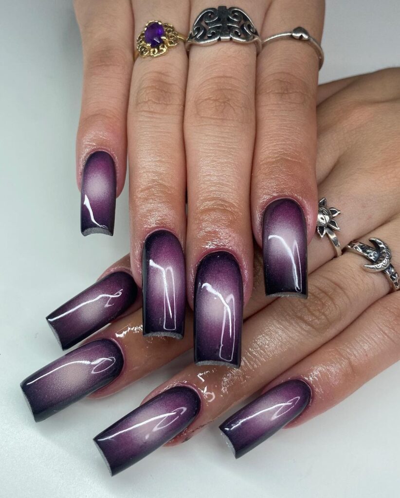 Uñas moradas ombre